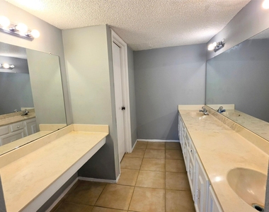 10526 Chapel Hill Drive - Photo Thumbnail 10