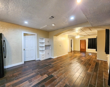 2222 Hogg Street - Photo Thumbnail 11