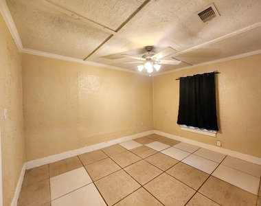 2222 Hogg Street - Photo Thumbnail 6