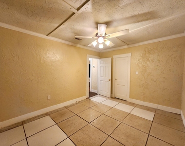 2222 Hogg Street - Photo Thumbnail 7