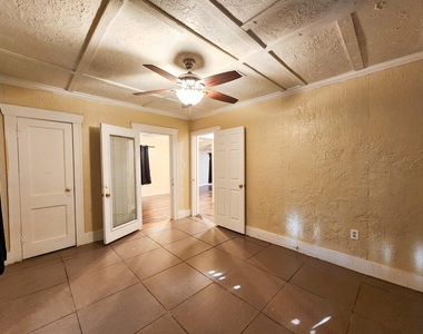 2222 Hogg Street - Photo Thumbnail 3