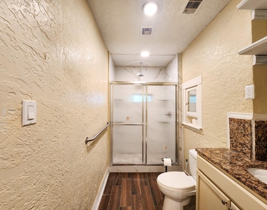 2222 Hogg Street - Photo Thumbnail 4