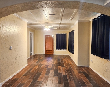 2222 Hogg Street - Photo Thumbnail 9