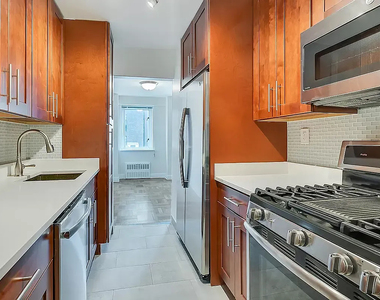  East 71st Street - Photo Thumbnail 4