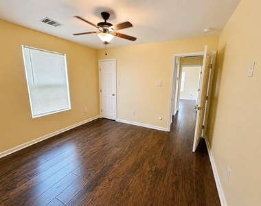 713 E 32nd Street - Photo Thumbnail 9