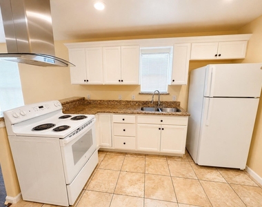 713 E 32nd Street - Photo Thumbnail 3