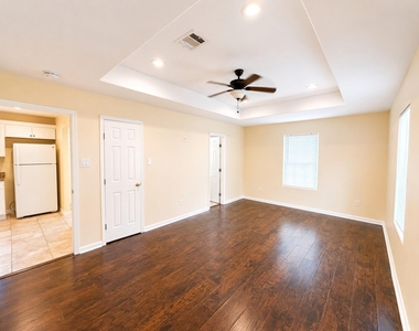 713 E 32nd Street - Photo Thumbnail 5
