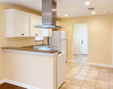 713 E 32nd Street - Photo Thumbnail 2