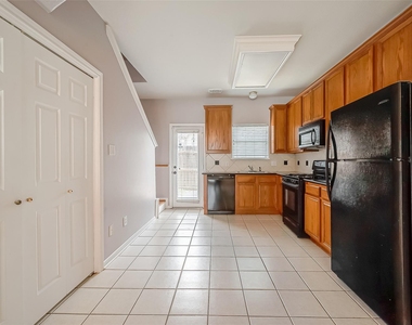 206 Sydnor Street - Photo Thumbnail 11