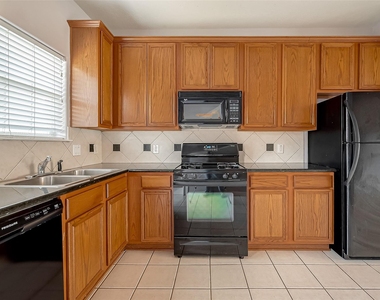 206 Sydnor Street - Photo Thumbnail 8