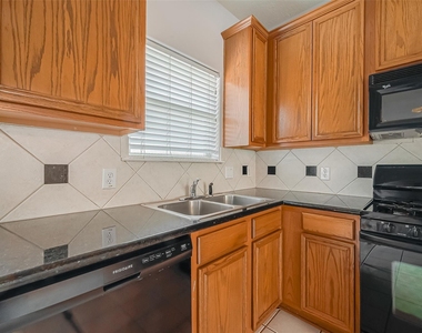 206 Sydnor Street - Photo Thumbnail 9