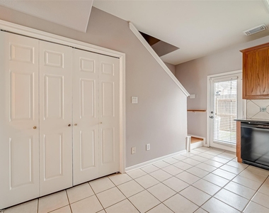 206 Sydnor Street - Photo Thumbnail 5