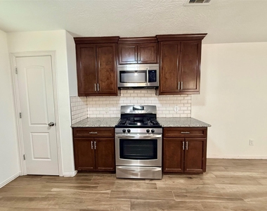 21927 Octavia Way - Photo Thumbnail 3