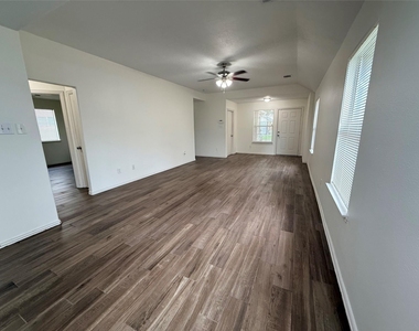 21927 Octavia Way - Photo Thumbnail 5