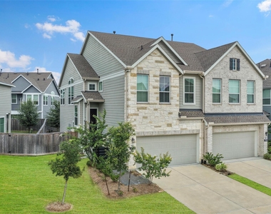 21130 Medina River Drive - Photo Thumbnail 2