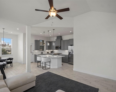 21130 Medina River Drive - Photo Thumbnail 5