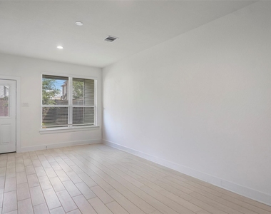 21130 Medina River Drive - Photo Thumbnail 20