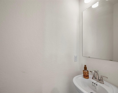 21130 Medina River Drive - Photo Thumbnail 14