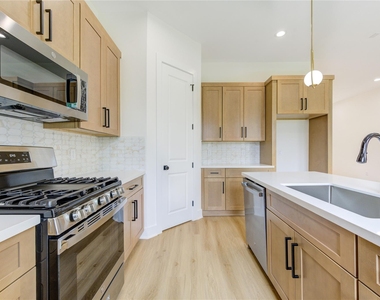 9007 Noel Street - Photo Thumbnail 6