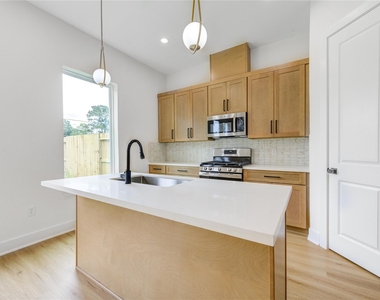 9007 Noel Street - Photo Thumbnail 3