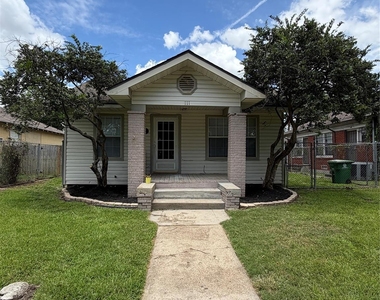 111 Inlane Street - Photo Thumbnail 4