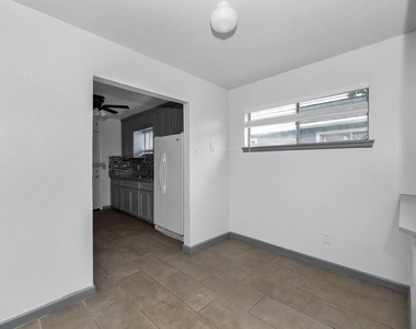 4203 Hirsch Road - Photo Thumbnail 4