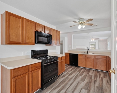 21907 Willow Shade Lane - Photo Thumbnail 12