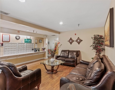 60 N Montgomery Street - Photo Thumbnail 5