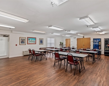60 N Montgomery Street - Photo Thumbnail 1