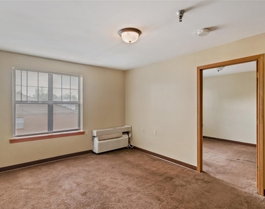 60 N Montgomery Street - Photo Thumbnail 6