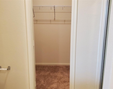 413 Bracken Hill Drive - Photo Thumbnail 8