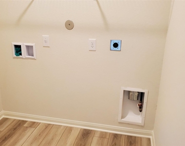 413 Bracken Hill Drive - Photo Thumbnail 9