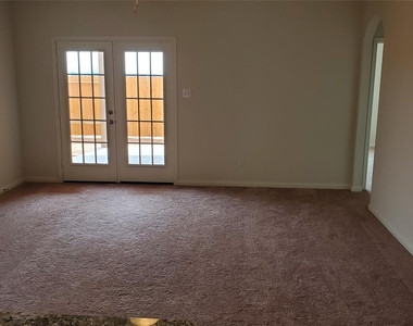 413 Bracken Hill Drive - Photo Thumbnail 5