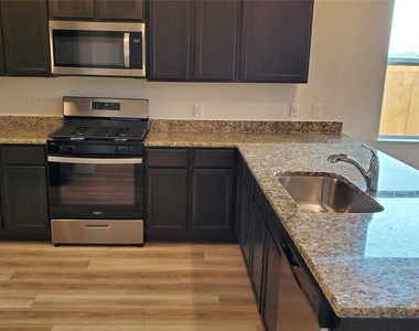 413 Bracken Hill Drive - Photo Thumbnail 2