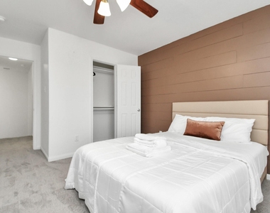 6715 Plum Springs Lane - Photo Thumbnail 17