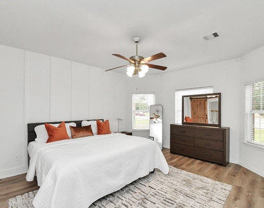 6715 Plum Springs Lane - Photo Thumbnail 4