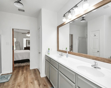 6715 Plum Springs Lane - Photo Thumbnail 8