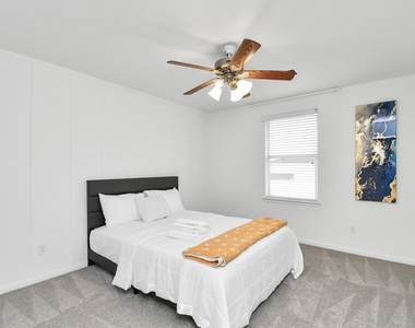 6715 Plum Springs Lane - Photo Thumbnail 16
