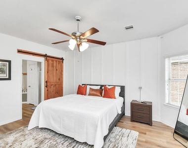 6715 Plum Springs Lane - Photo Thumbnail 5