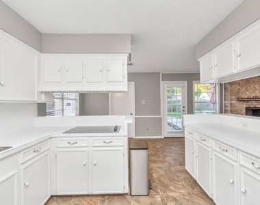 12526 Hazelwood Lane - Photo Thumbnail 20