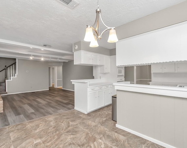 12526 Hazelwood Lane - Photo Thumbnail 6