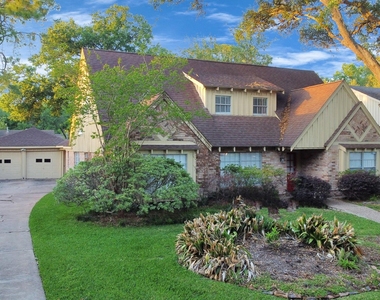 12526 Hazelwood Lane - Photo Thumbnail 36