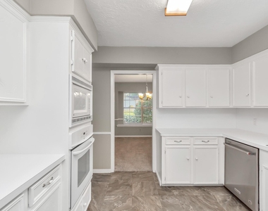 12526 Hazelwood Lane - Photo Thumbnail 8