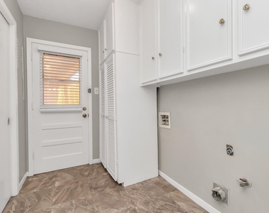12526 Hazelwood Lane - Photo Thumbnail 10