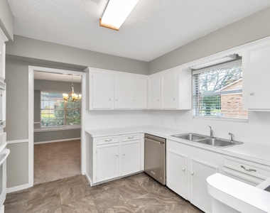 12526 Hazelwood Lane - Photo Thumbnail 9
