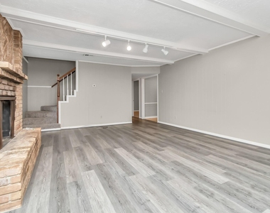 12526 Hazelwood Lane - Photo Thumbnail 5