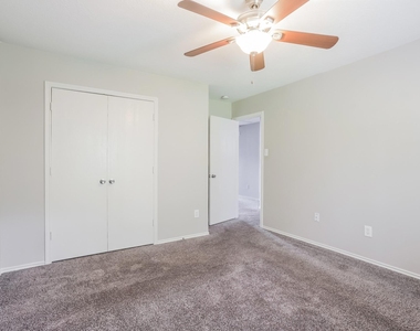 2911 Cypress Island Drive - Photo Thumbnail 9