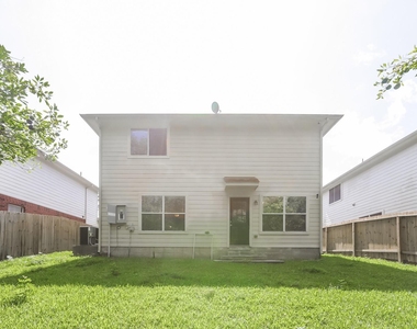 2911 Cypress Island Drive - Photo Thumbnail 13