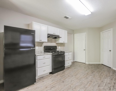 2911 Cypress Island Drive - Photo Thumbnail 5