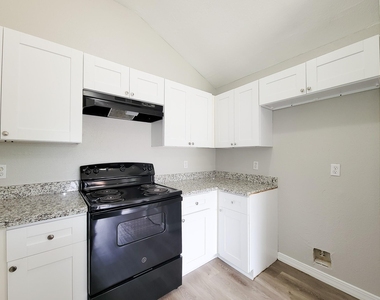 15814 Murrelet Court - Photo Thumbnail 10
